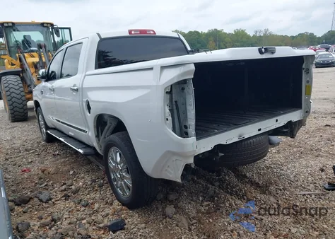 2018 Toyota Tundra 1794 5.7L V8 z USA, uszkodzony, nr VIN 5TFAW5F18JX773887